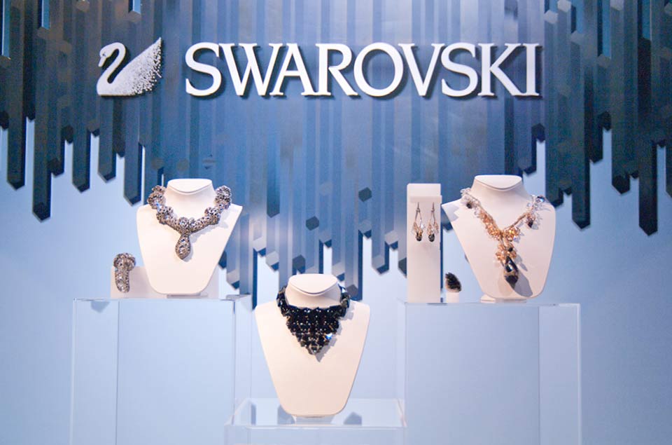 swarovski_vitrine_noel_visual_merchandising